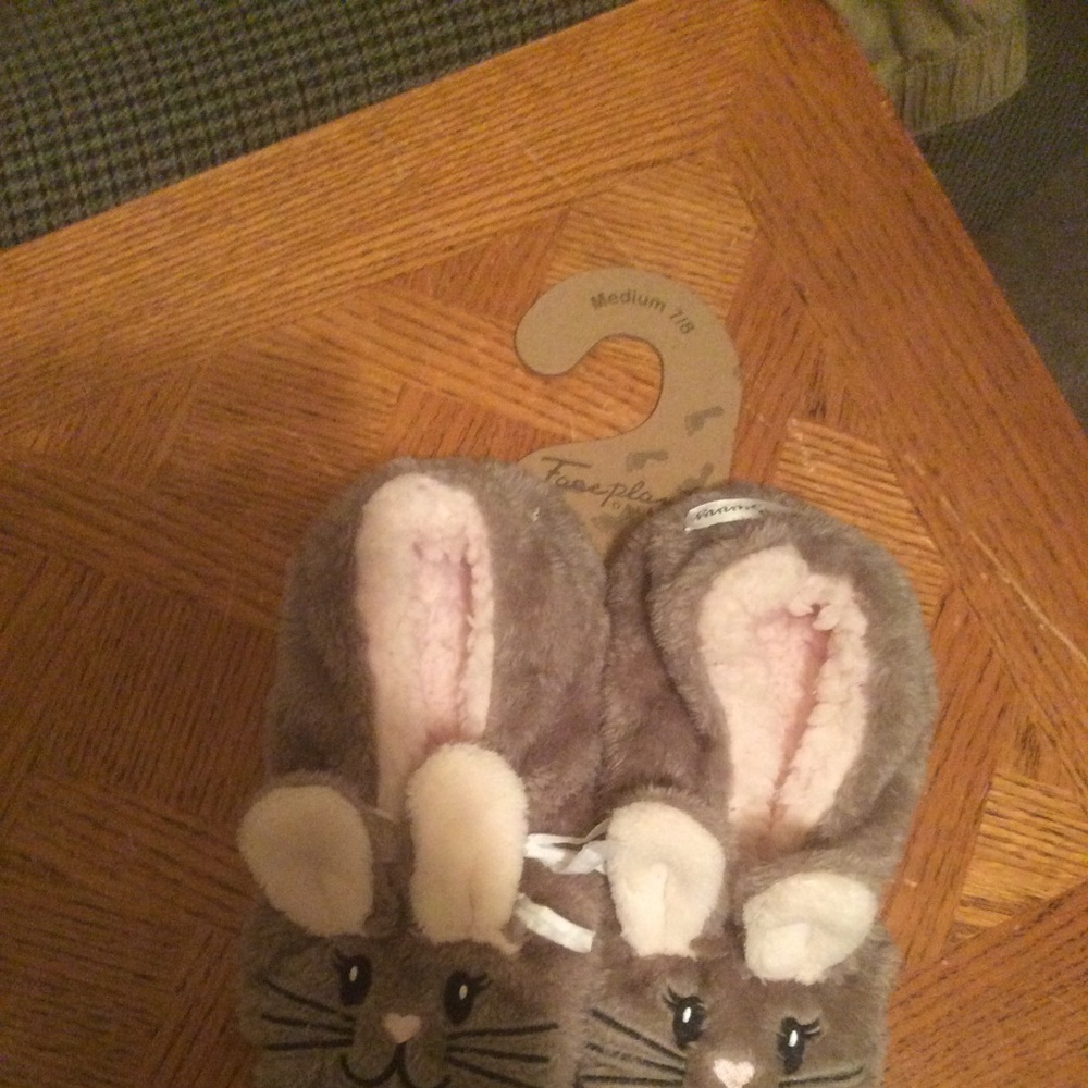 NWT Girls 7/8  Footsie Bunny slippers